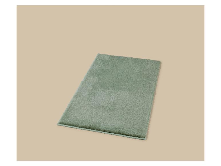 Lichtgroen vloerkleed op een beige achtergrond