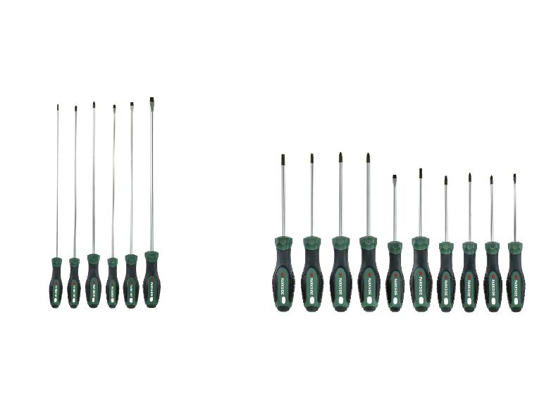 Een set van 12 schroevendraaiers met groene en zwarte handvatten, inclusief platte en kruiskop types.