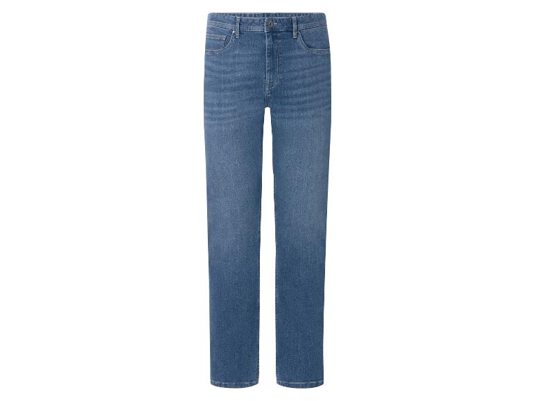 Blauwe herenjeans met rechte pijpen.