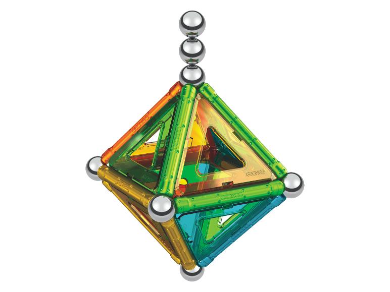 Kleurrijk constructiespeelgoed met magnetische ballen en transparante staven.