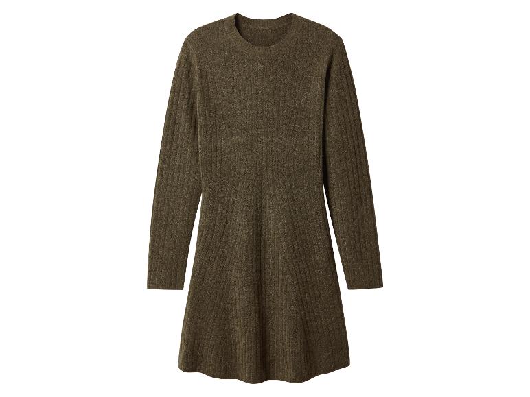Donkergroene gebreide jurk met lange mouwen en uitlopende rok.