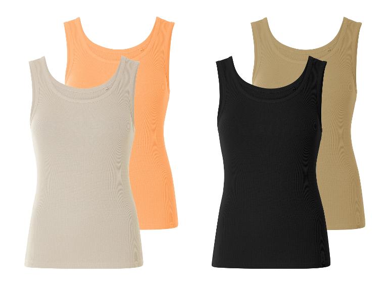 Twee geribbelde tanktops, beige en zwart, plus nog twee in oranje en lichtbeige.
