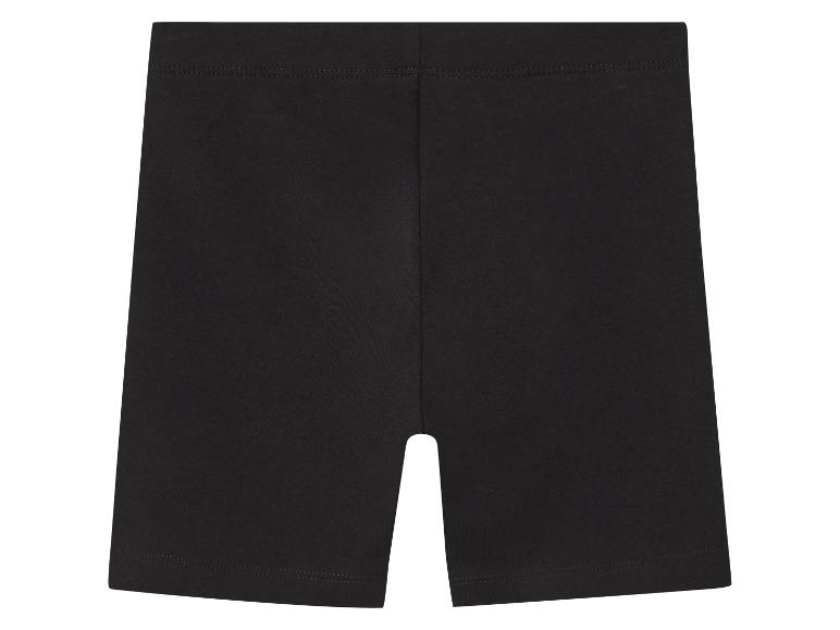Eenvoudige zwarte shorts voor kinderen.