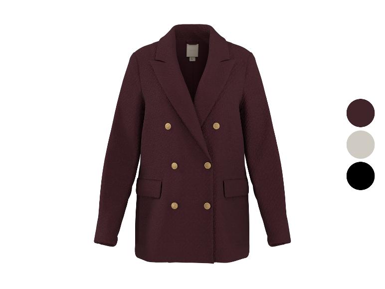 Dames double-breasted bordeauxrode jas met goudkleurige knopen en kleurenpalet.
