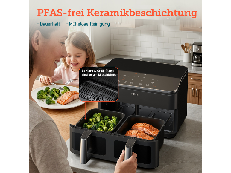 Lachende vrouw en kind met een dubbele airfryer, gekookt eten en tekst over PFAS-vrije keramische coating.
