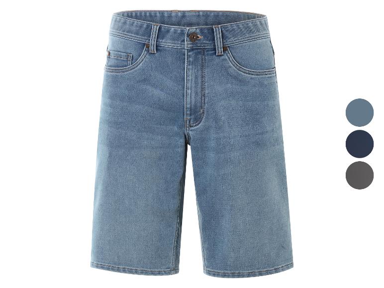 Lichtblauwe jeans shorts, verkrijgbaar in diverse kleuren.