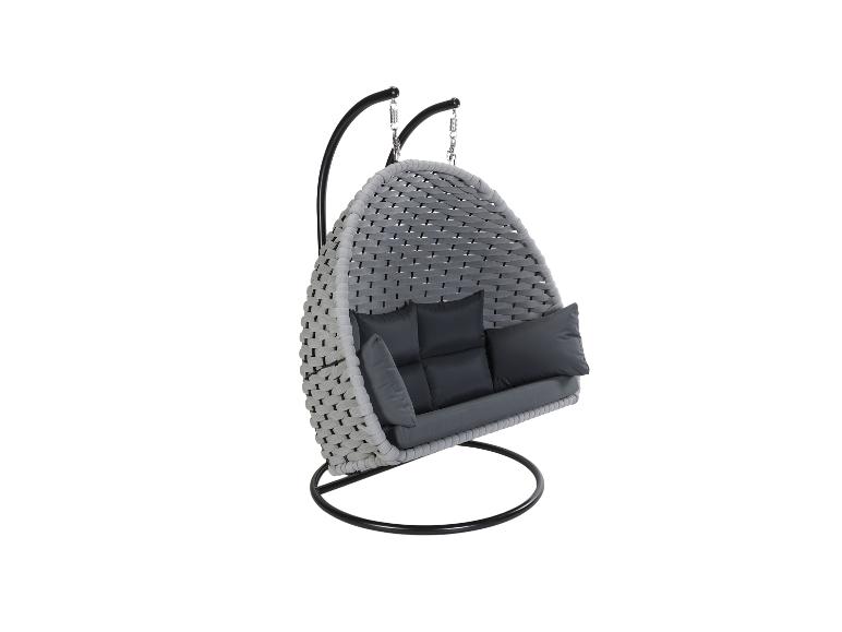Grijze hangstoel met donkergrijze kussens en zwart metalen frame