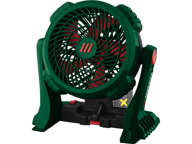 Groen-rode werkplaatsventilator met een zwarte basis en rode details.