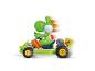 CARRERA Mario Kart speelgoedkart met Yoshi die op hoge snelheid rijdt.