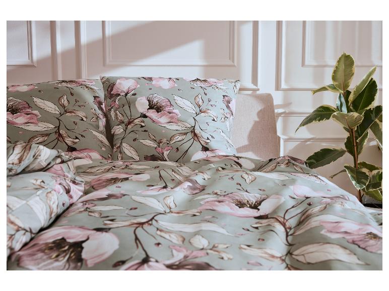 Beddengoed met roze en groene bloemenprint: lakens en kussenslopen.