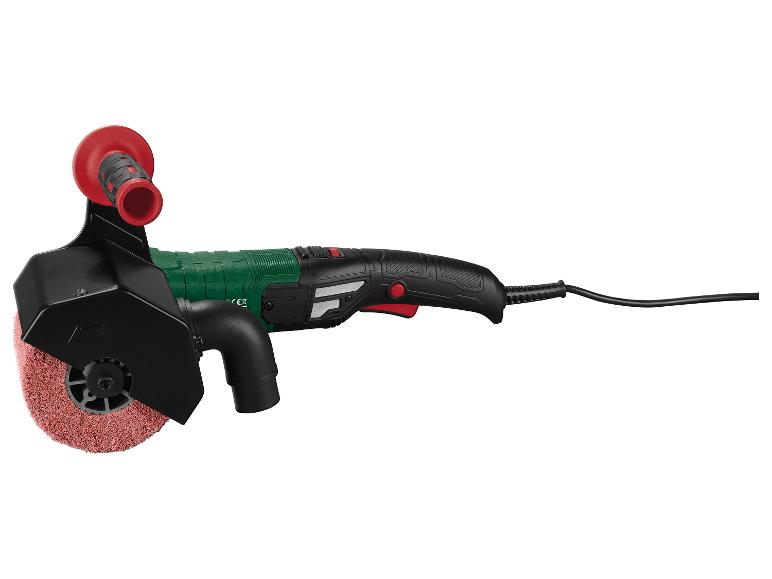 Elektrische reinigingsborstel met rood schuuraccessoire en zwarte behuizing.