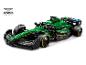 Groene en zwarte LEGO Aston Martin Aramco Formule 1-raceauto met sponsorlogo's.