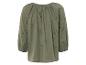 Olijfgroene blouse met 3/4 mouwen, opengewerkte details, boho stijl.