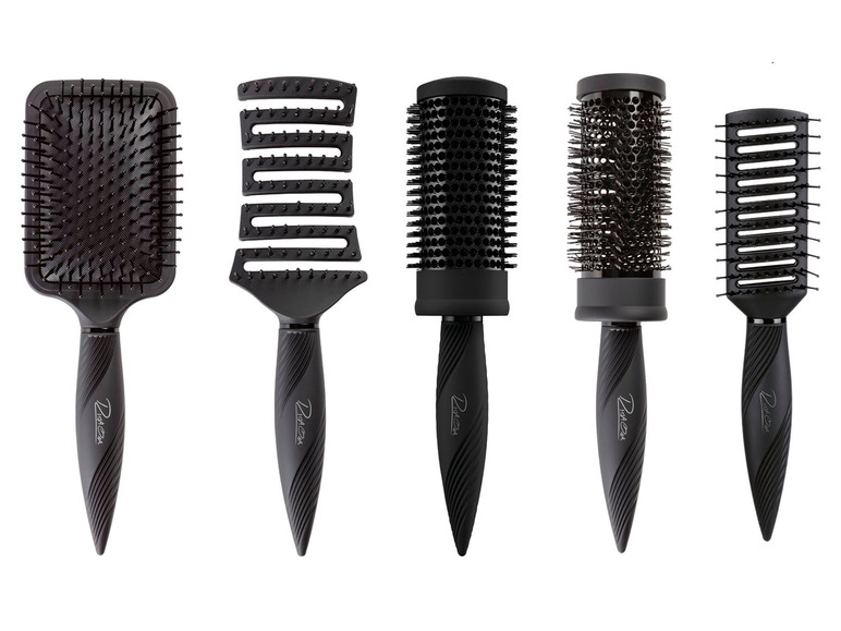 Een set van vijf zwarte haarborstels van het merk  Rita Hazan, waaronder een paddleborstel, een borstel met ronde borstels en een kam.