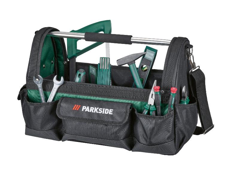 Gereedschapstas met zaag, moersleutels, hamer, waterpas en tangen.