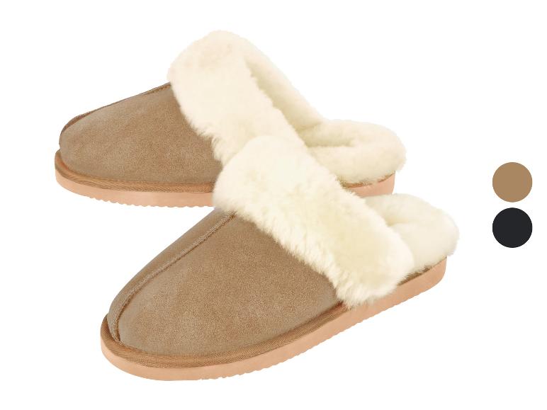 Beige suède pantoffels met crèmekleurige imitatiebontrand, ook verkrijgbaar in zwart.