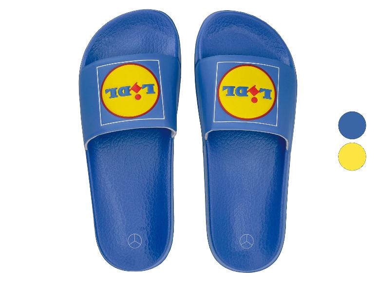 Blauwe slippers met een geel logo met blauwe en rode tekst 'LIDL'.