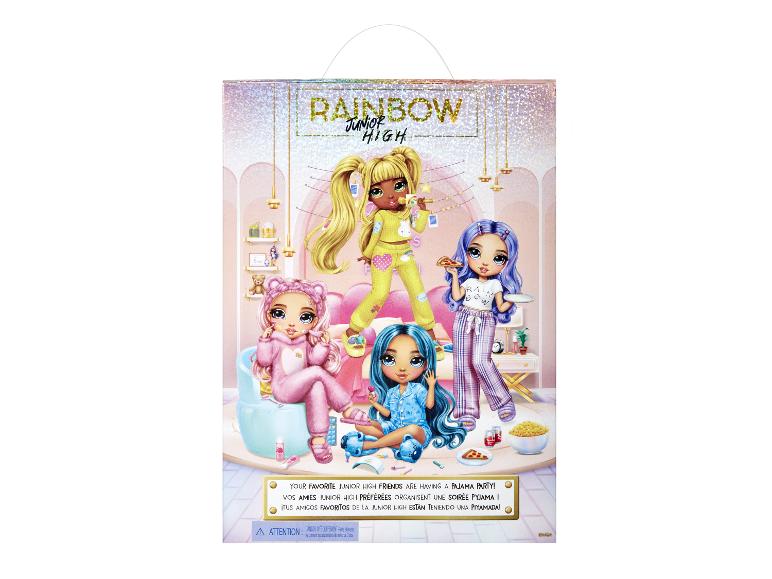 Rainbow Junior High poppen in pyjama op een pyjamafeestje.