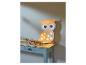 Vilt uil lamp op een bijzettafel.