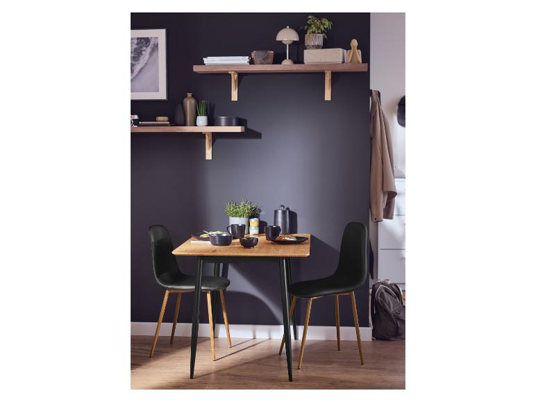 LIVARNO home eettafel in modern design met twee stoelen.