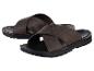 Bruine sandalen met gekruiste banden, casual stijl.