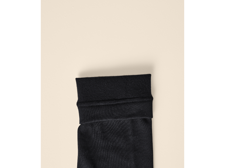 Zwarte legging of panty met elastische tailleband.