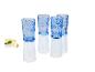 Set van vier blauwe glazen met vintage design.