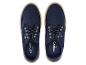 Paar donkerblauwe canvas herenschoenen met beige zolen.