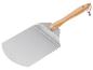 Metalen pizzapeller met houten handvat en leren koord.