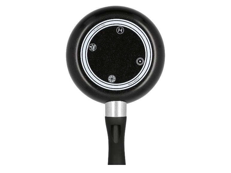 Zwarte koekenpan met antiaanbaklaag, gemaakt in Italië.