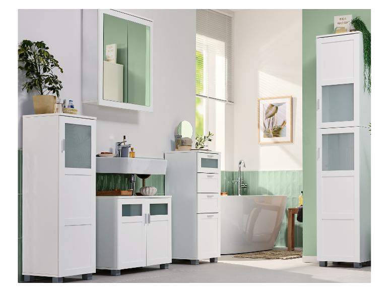 Moderne badkamer met witte meubels, wastafel, bad en decoratieve planten.