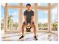 Man in CRIVIT-sportkleding traint met een kettlebell.