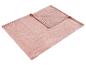 Roze fleece deken, gedeeltelijk opgevouwen