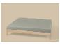 Houten bed met lichtgroen matras op een beige achtergrond.