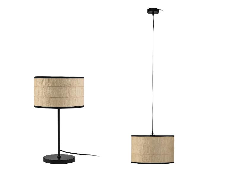 Set van tafellamp en hanglamp met beige kappen en zwarte details.