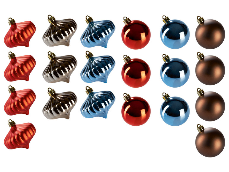 Kerstversiering in rood, blauw en bruin.