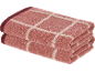 Twee gevouwen roze handdoeken met een geruit patroon.