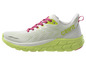 Witte Crivit hardloopschoenen met roze veters.