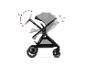 Kinderwagen met verstelbare duwstang (9 standen) en zitting (2 standen).