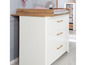 Witte commode met houten ombouw en drie laden.