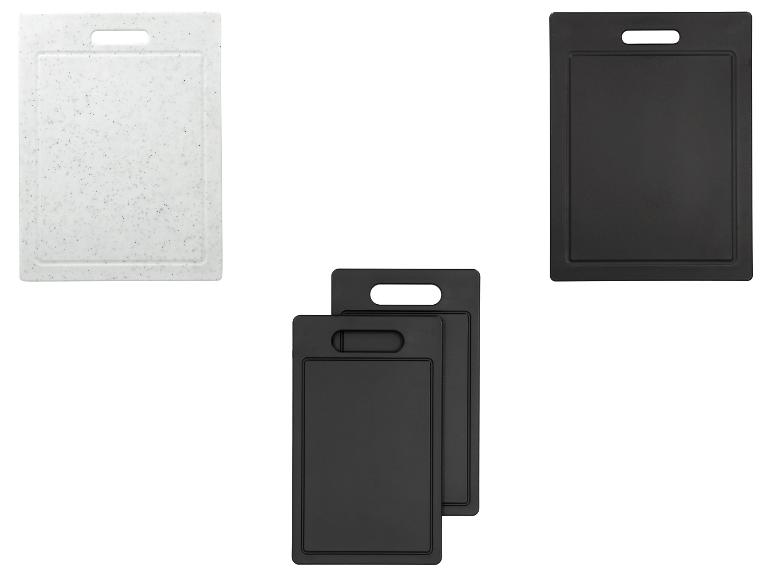 Set van drie zwarte en één witte snijplank.