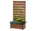 Houten tuinbak met trellis, met klimplanten en bloemen.