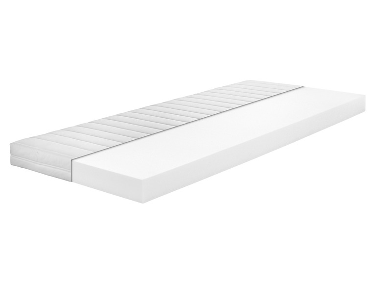 Een witte matras met een hoes van schuimrubber.