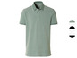 Een groene polo met witte details.