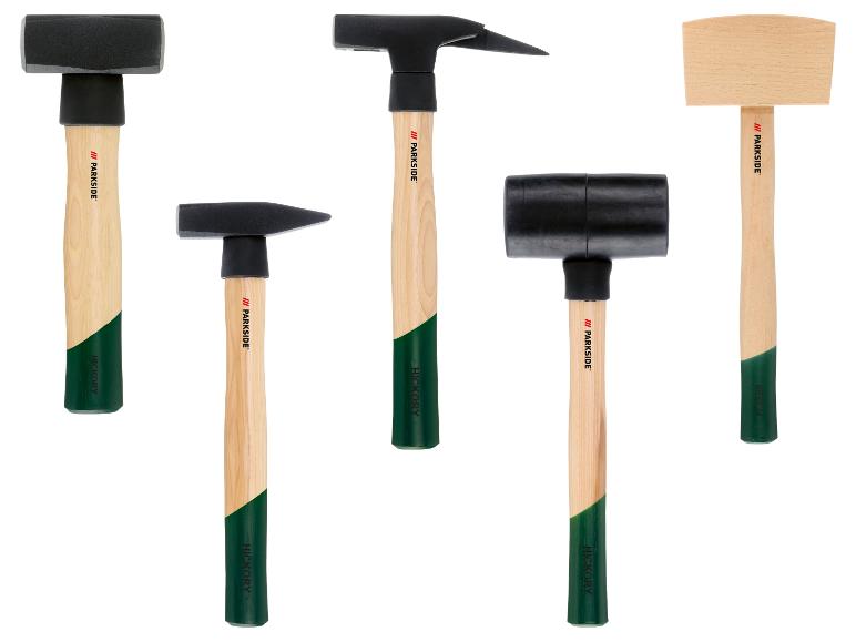 Vijf verschillende Parkside hamers met houten handvatten.