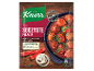 Gehaktballetjes in saus met paprika en uien, verpakking met de tekst 'Fix sappige gehaktballetjes'.