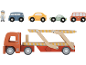 Houten speelgoed: een autotransporter met chauffeur en vier kleine auto's.
