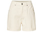 Een paar witte denim shorts.