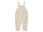 Beige gebreide romper voor baby's.