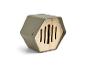 Zeshoekig insectenhotel met houten voorkant en groene behuizing